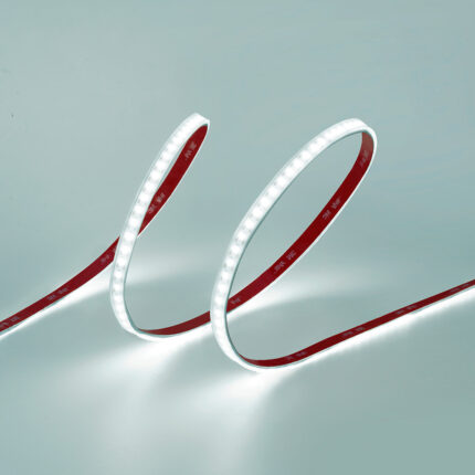 Fita led luz branca fria 6.400k adesivo 5 m x 10 mm 8 w/m 100 lm 24 v dc